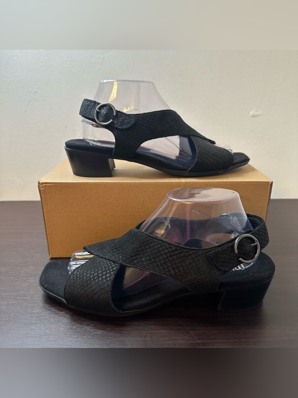 Munro Jenny Black Leather Strappy Ankle Strap Buckle Block Heel Sandals 9.5 WW